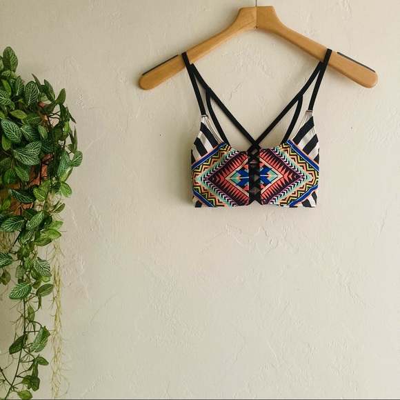 VS PINK • Geo Print Strappy Crisscross Bikini Top - Picture 8 of 14